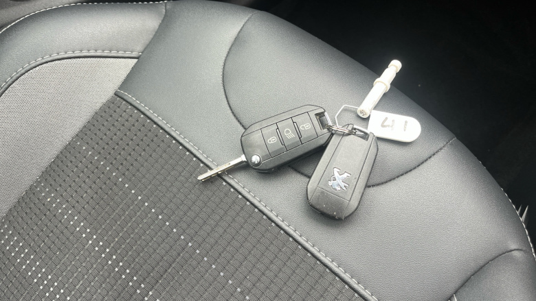 Peugeot 2008 1.2 PureTech Allure Premium 5dr [Start Stop] Petrol Estate